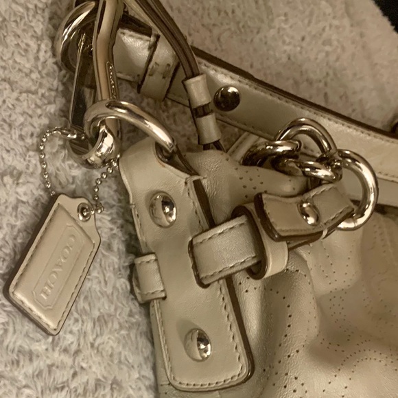 Coach Leather Logo Shoulder Bag in Pearled grey - Picture 6 of 16
